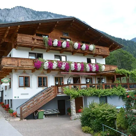 Gasthof Badhaus 게스트하우스 *